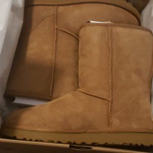 UGG Women's Classic Short II Boot Size 8 US -